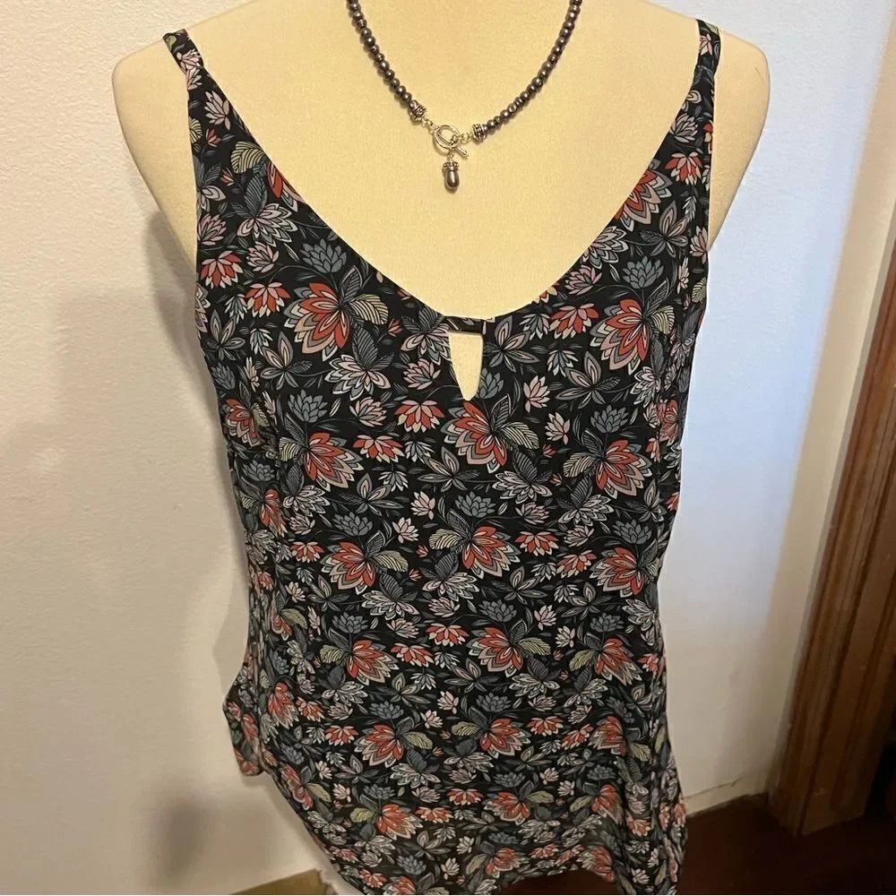 EUC Cabi Sleeveless Flowered Lined V-Neck Top Size Small #31